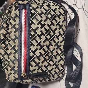 Tommy Hilfiger logo crossbody purse 8x 5 inches NWOT